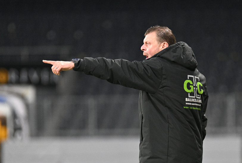 Jean-Michel Aeby, l'entraîneur du FC Bienne, sait dans quelle direction il doit aller avec ses joueurs. (Photo: Georges Henz)