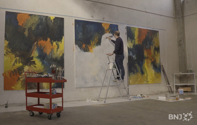 Niklaus Manuel Güdel s'est installé dans un atelier aménagé dans l'ancienne usine Condor à Courfaivre. (Photo : Youtube/Musée jurassien des Arts Moutier/Janus)