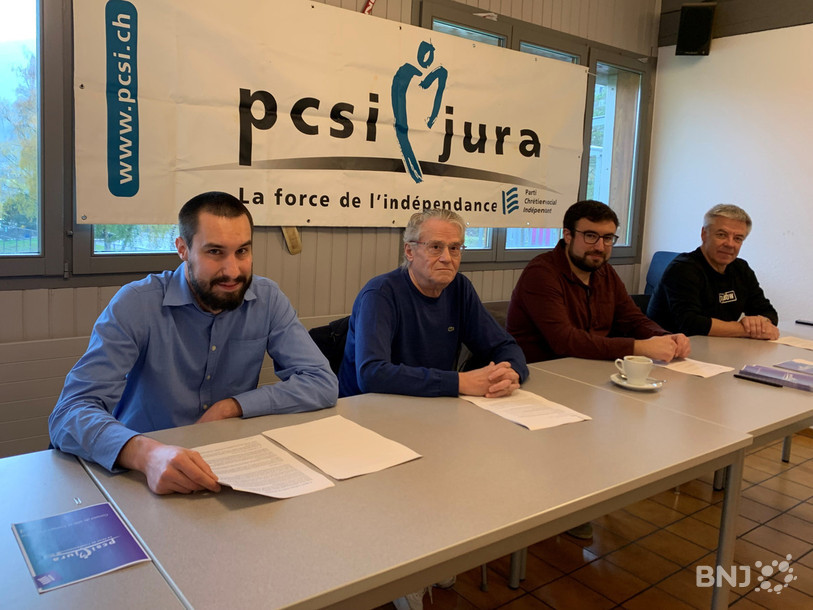 De
gauche à droite, Jonathan Gosteli, Jean-Claude Zumbach, Julien Berthold et
Claude Girardin ont présenté le programme du PCSI à la patinoire de Moutier.