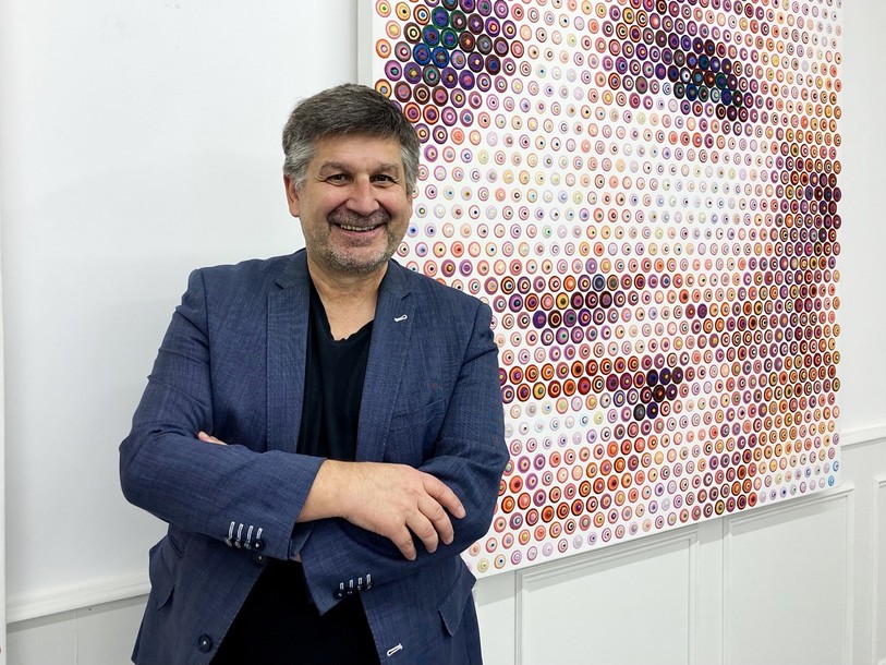 Pierre Kohler, fondateur du POPA, présente une nouvelle exposition sur l’icône de la femme à travers une centaine d’oeuvres d’art optiques