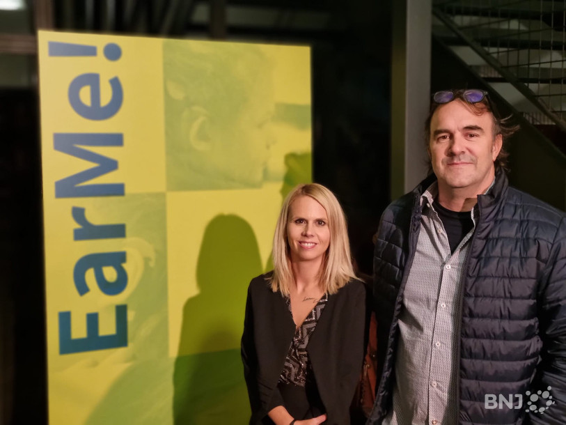 L'exposition EarMe a été conçue par Priscilla Calegari, assistance sociale à Pro Infirmis Bienne-Jura bernois, et le photographe Fabrice Nobs.