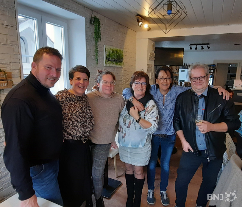 Le comité d'Haute-Sorne Avenir félicite sa candidate Valérie Soltermann, 2e depuis la gauche.
