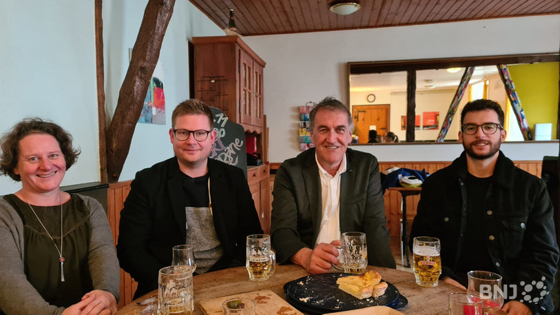 Le socialiste Etienne Dobler (2e depuis la droite) est arrivé à la dernière place de l'élection à la mairie de Haute-Sorne.