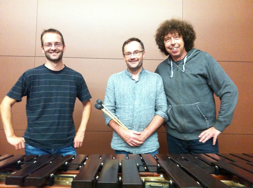Hervé Grelat à la direction, le percussionniste Michel Zbinden et le compositeur Alain Tissot (de gauche à droite) présenteront « Concerti pour Marimba et Vibraphone ».