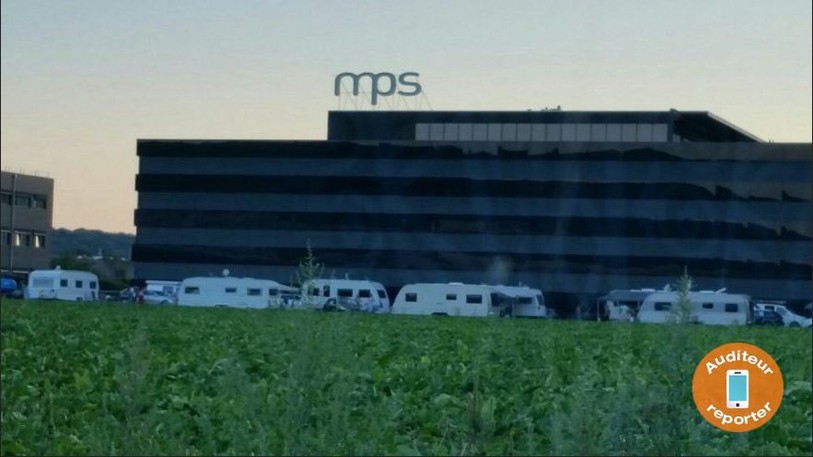 Une quinzaine de caravanes se sont installées devant une entreprise seelandaise