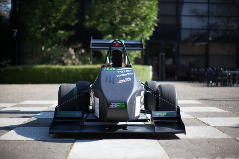 Le véhicule de course est 100% électrique (photo: Bern Formula Student)
