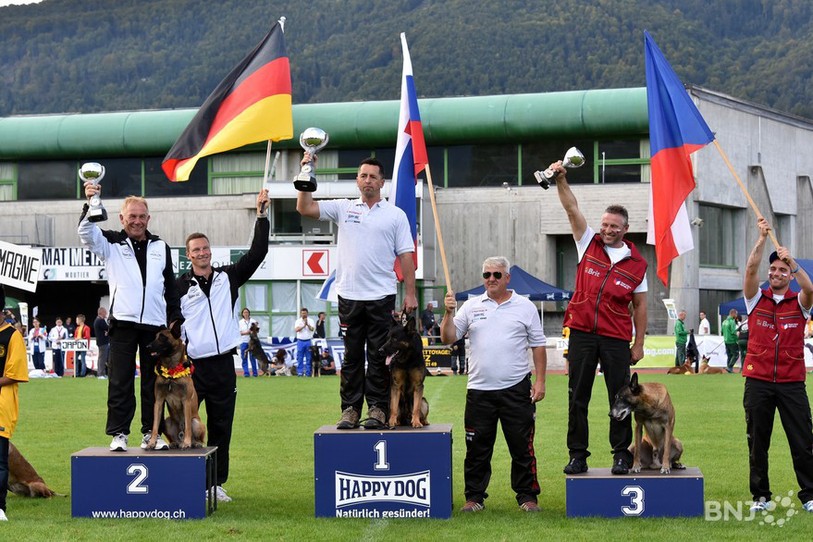 le Slovaque Jozef Adamuscin est devenu le meilleur conducteur de chien de la planète
