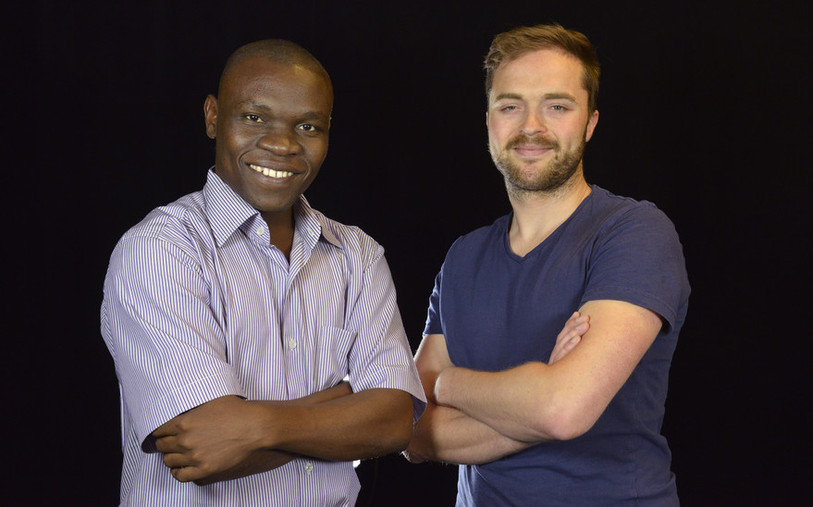 Adrien Juvet et son collègue de Tanzanie