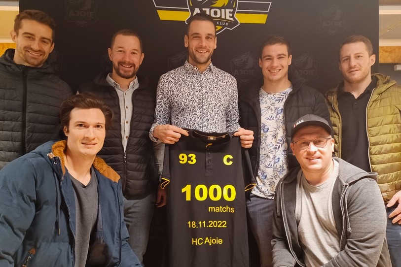 Jordane Hauert entourés de (en haut, de gauche à droite) Thibault Frossard, Steven Barras, Bastien Pouilly, Kevin Fey, (en bas) Jonathan Hazen et Michael Chételat.