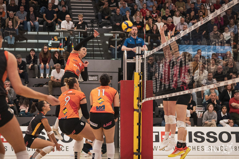 Maddie Haynes et ses coéquipières du NUC enchaînent les victoires en championnat. (Photo: Albin Tissier)