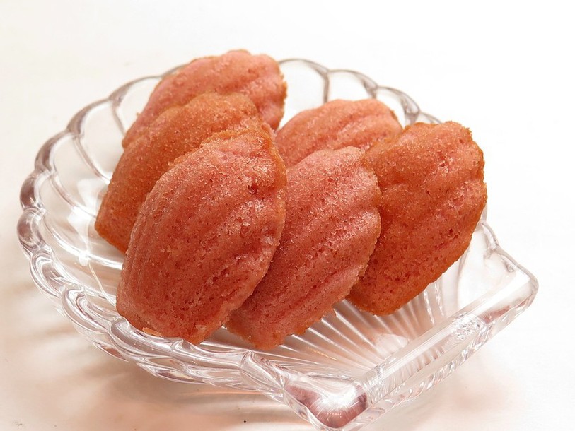 Madeleines dans un plat en verre