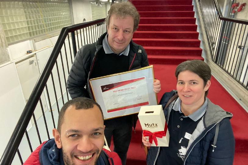 Une délégation du VBC Porrentruy était à Berne pour recevoir le prix du club de l'année. (Photo : Facebook/Volleyball Club Porrentruy).