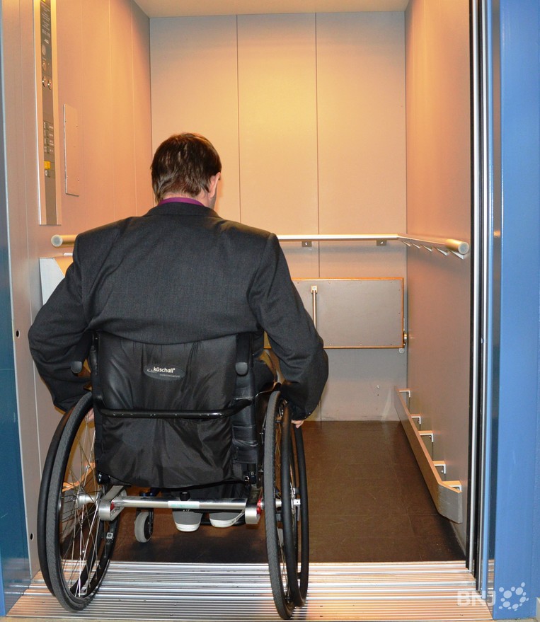 En trois quart de siècle, la situation des personnes atteintes de handicap a bien évolué.