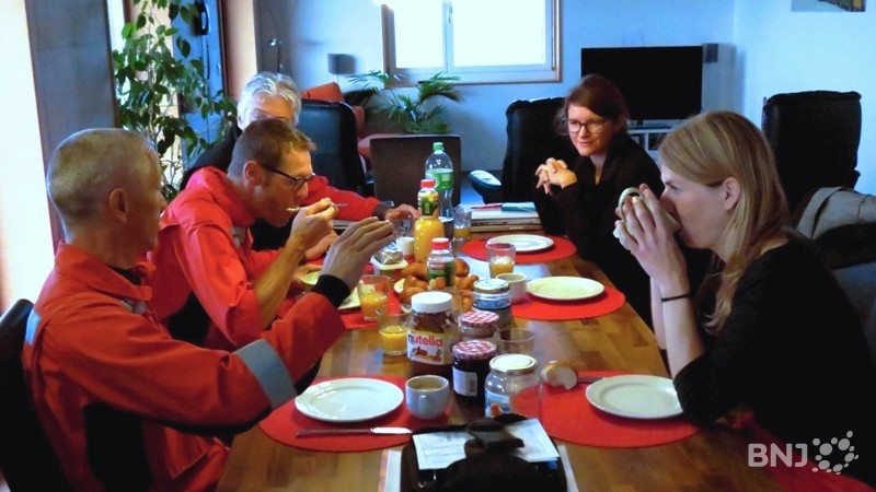 Petit déjeuner et briefing à la base de Lausanne