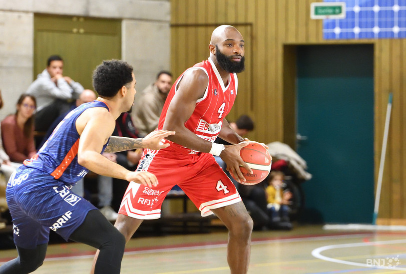 La tuile pour Josh Brown qui manquera plusieurs mois au BC Boncourt. (Photo : Georges Henz)