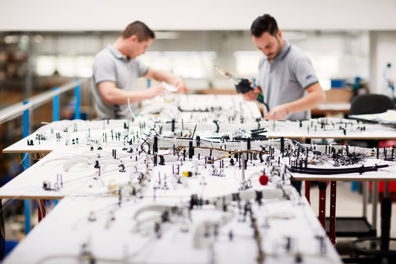 L'entreprise de Boudry spécialisée dans la fabrication de câbles, Systems Assembling SA, a profité des affaires compensatoires pour entrer dans le marché international. (Photo : Systems Assembling SA)