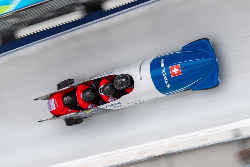 Quentin Juillard (tout à gauche) et le Team Follador en pleine action (photo : Records IBSF).