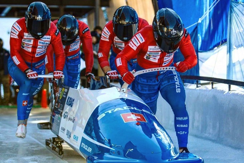 Quentin Juillard (2e depuis la gauche) est engagé en bob à 4 avec le Team Follador (photo : Jayden Inniss).