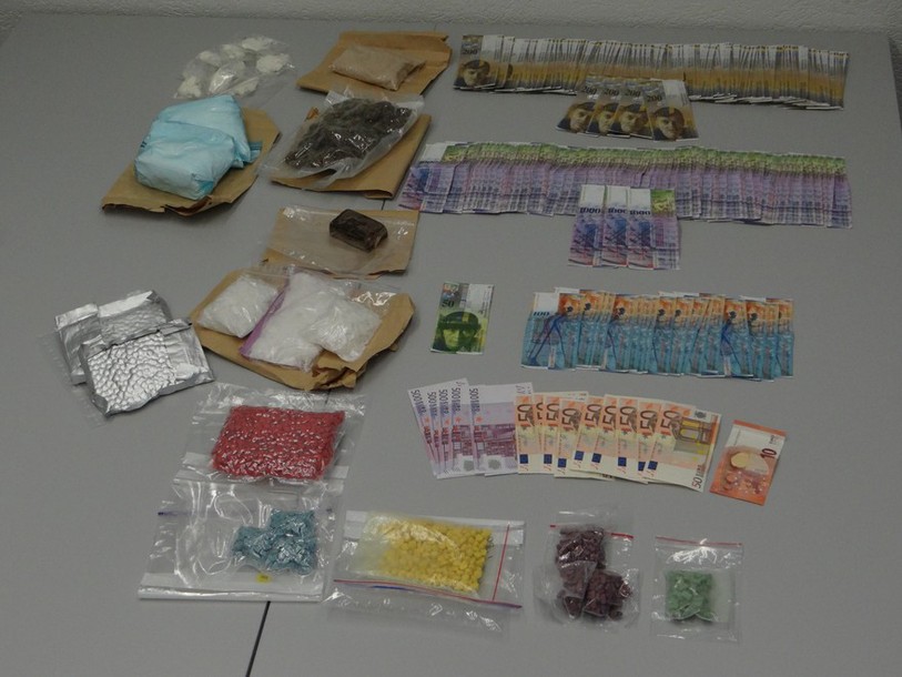 La drogue et l'argent ont été saisis au cours de plusieurs perquisitions (ldd)