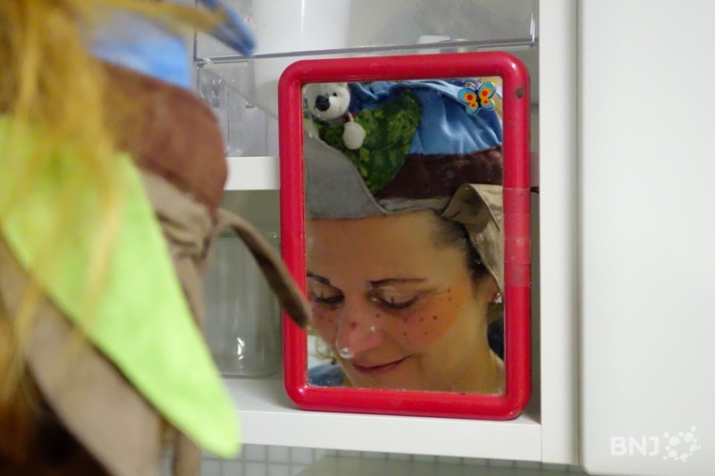 Didou en séance de maquillage
