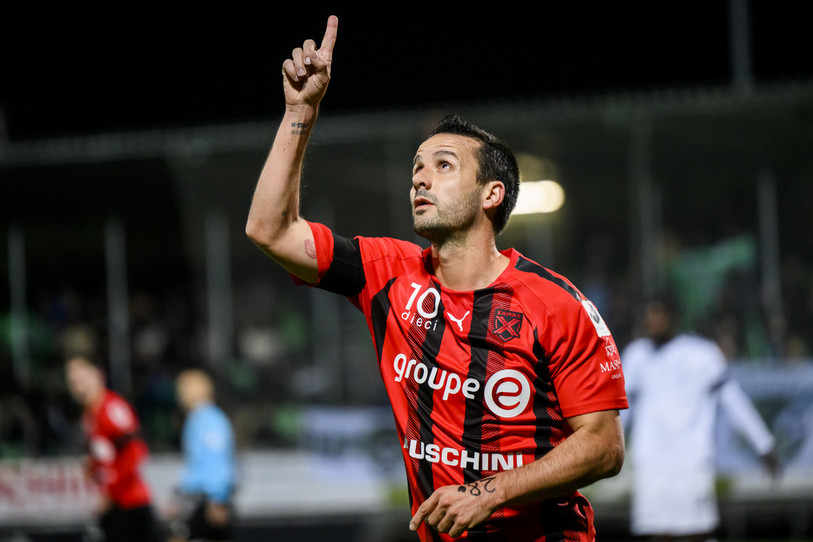Raphaël Nuzzolo qui a dédié son but à son ancien coéquipier Karim Gazzetta, tragiquement décédé en début de semaine. Photo: KEYSTONE/JEAN-CHRISTOPHE BOTT.