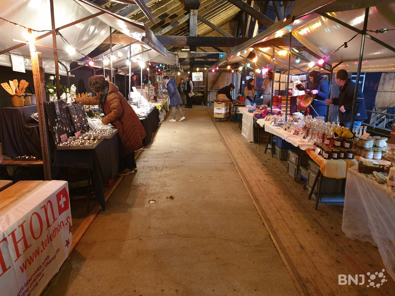 Une trentaine d’exposants se sont installés sur les allées de l’Ancien Stand de Moutier ce samedi pour vendre nourriture et produits artisanaux.