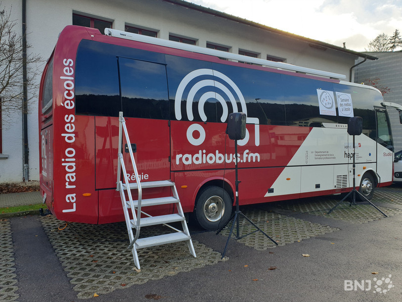 L’expérience Radiobus s’adresse aux jeunes de 8 à 20 ans. L’occasion de travailler l’expression écrite et orale et de s’initier à la technique de la radio.