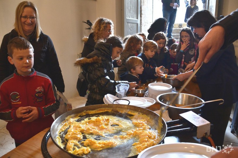 La course aux oeufs de Porrentruy se termine par une omelette.