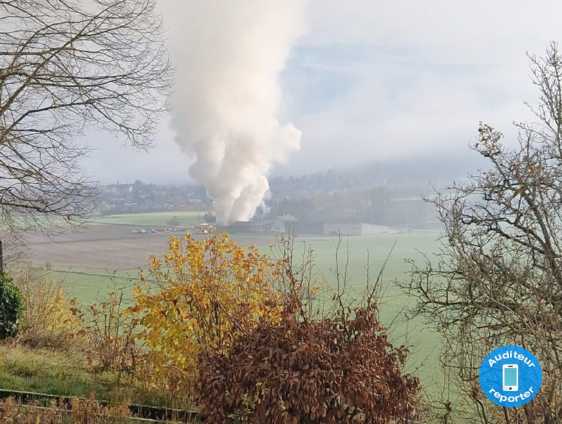 Un incendie a touché le site de l'ancien aérodrome de Courtedoux dimanche matin.