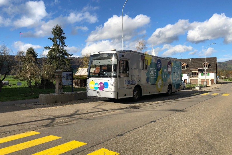 Le nouvel arrêt du Bibliobus à Berlincourt. (Photo : Bibliobus)