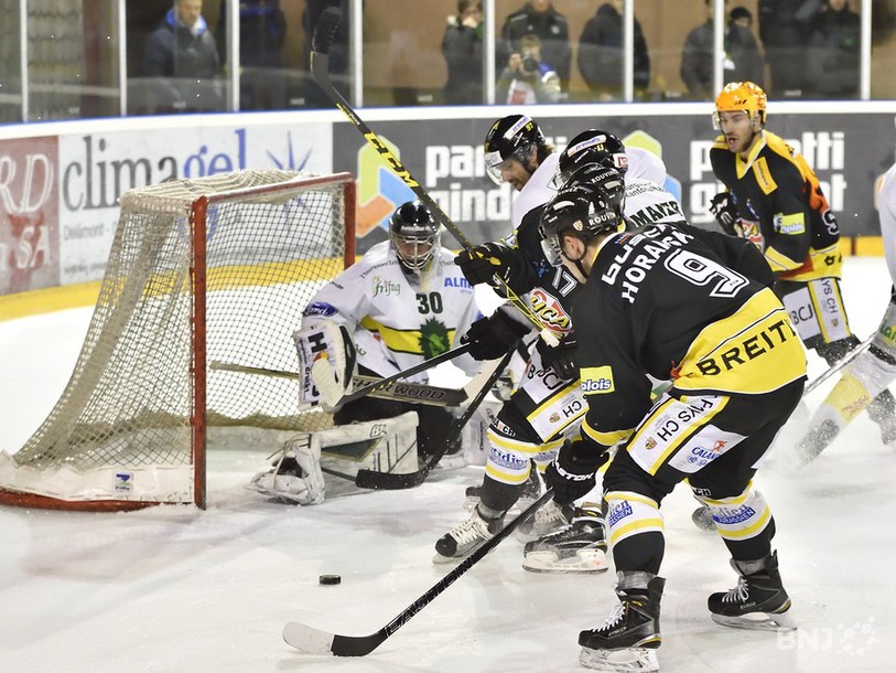 Stanislav Horansky marque le 2-0 après un tir de Devos sur le poteau