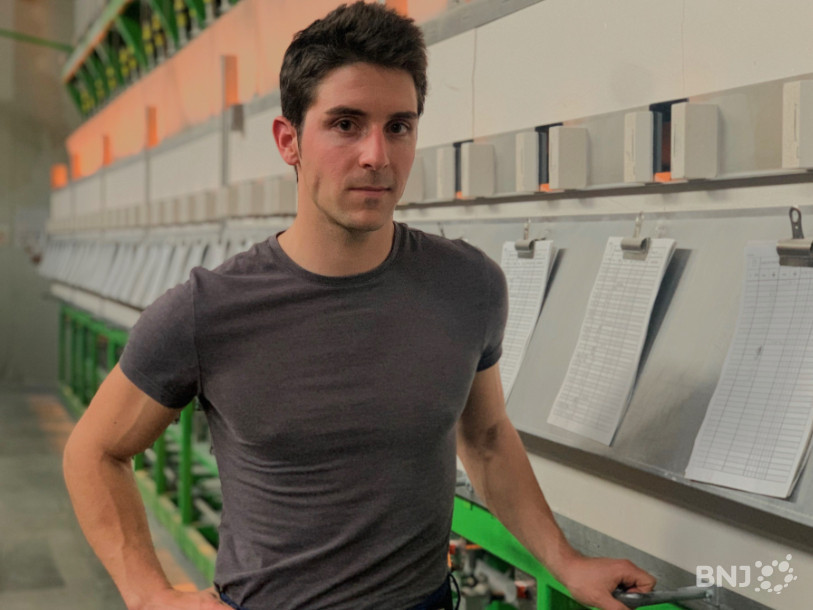 Damien Schaffter, directeur de Timsaph SA à Delémont, évolue entre des alignées de fours qui atteignent une température de quelque 2'500 degrés.