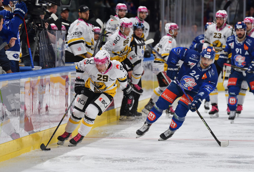 Le HC Ajoie de Gilian Kohler n'a pas pu déborder Zurich mercredi soir (photo : Georges Henz).