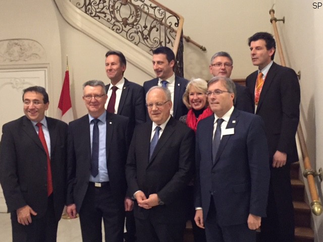 La délégation politique de la CGSO avec le président de la Confédération, Johann Schneider-Amman, et l’ambassadeur de la Suisse auprès de l’UE, Roberto Balzaretti.