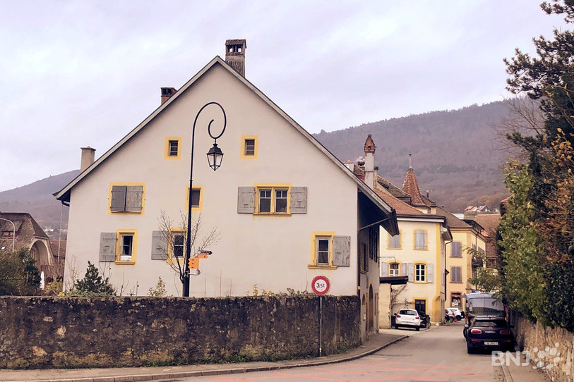 Les bâtiments historiques du centre du village sont les principaux concernés.