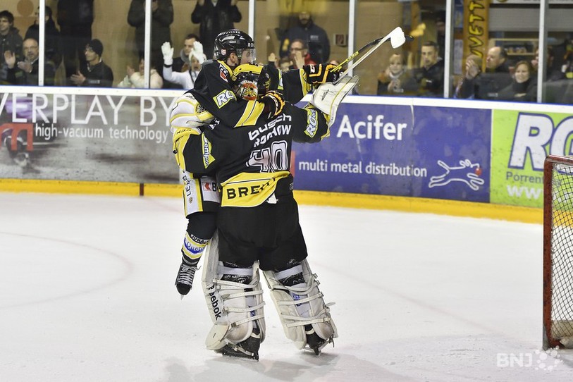 Kevin Ryser congratule Sascha Rochow (photo : Georges Henz)
