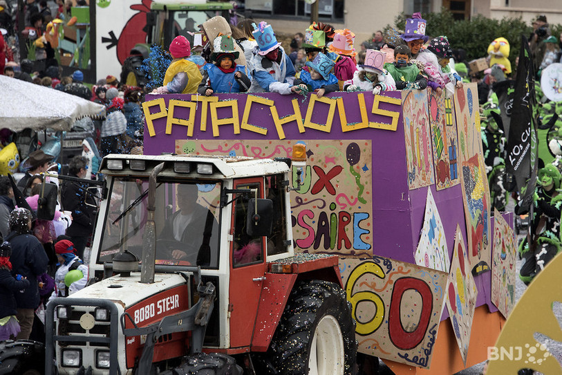 Un tracteur tirant un char (archives)
