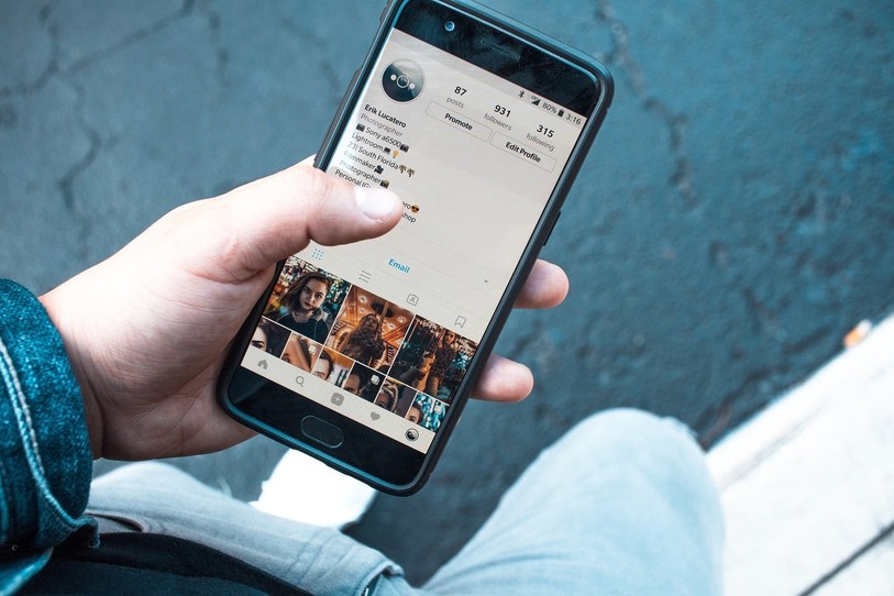 Le téléphone portable ne peut plus arriver allumé dans la cour de récré.
(photo : libre de droits)