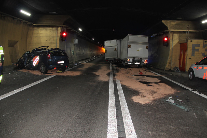 Le tunnel du Mont-Terri a été fermé à la circulation durant 4 heures mardi matin. (Photo: police cantonale jurassienne)