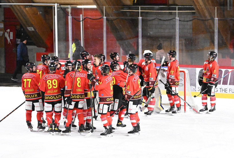 Le HC Franches-Montagnes peut se féliciter après un match intense (photo : Georges Henz).