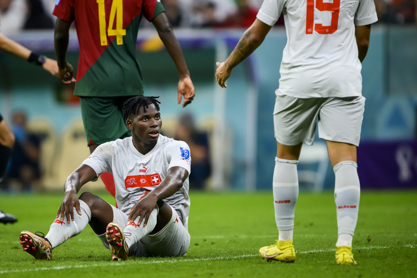 L'équipe de Suisse de Breel Embolo chute lourdement en 8e de finale (photo : KEYSTONE/Laurent Gillieron).