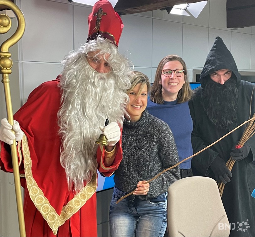 St-Nicolas et le Père Fouettard ont choisi leur camps entre Marceline et Stéphanie