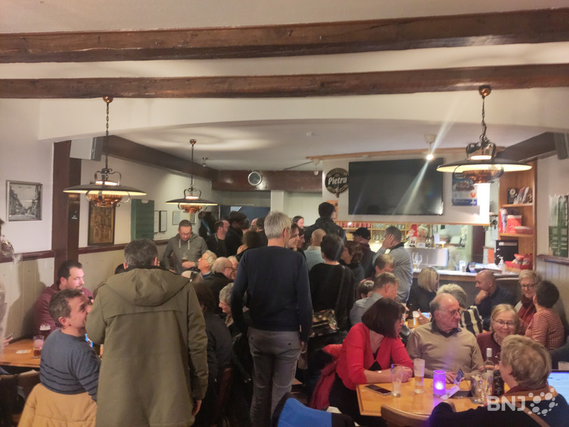 La salle de l'Hôtel du Boeuf était pour le moins garnie hier soir pour fêter l'élection d'Elisabeth Baume-Schneider au Conseil fédéral.
