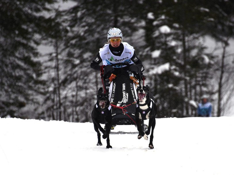 Séverine Boillat s'est parée d'or en compagnie de Tymon et Pumba (photo : Valérie Poteau-Wyss)