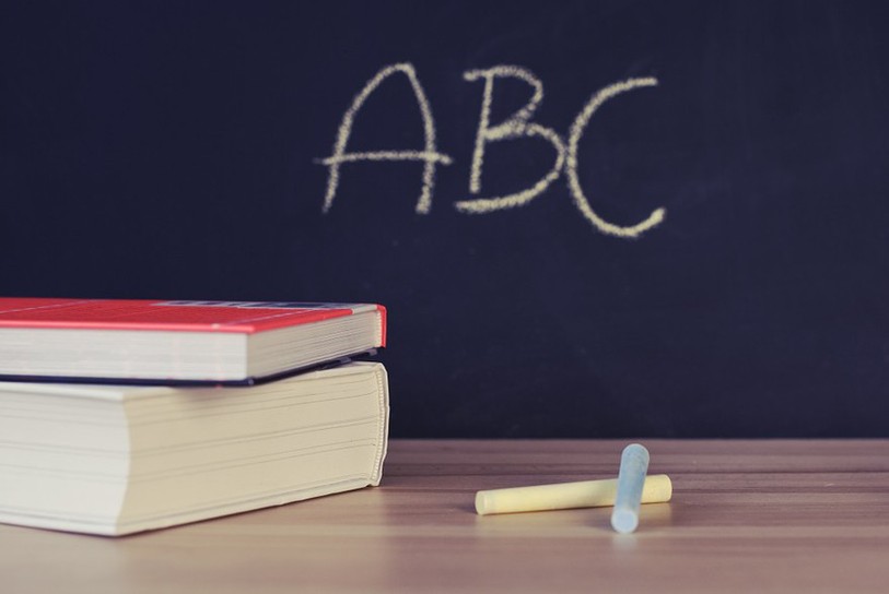 Des cours de français gratuits pour les jeunes Prévôtois. (Photos: archives)
