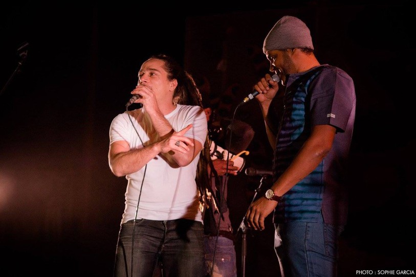 Junior Tshaka en concert avec Smockey