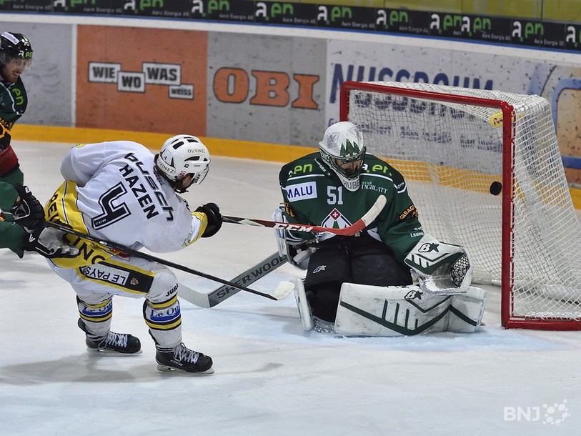 Jonathan Hazen a trouvé le poteau des buts de Kevin Huber (photo : Georges Henz)