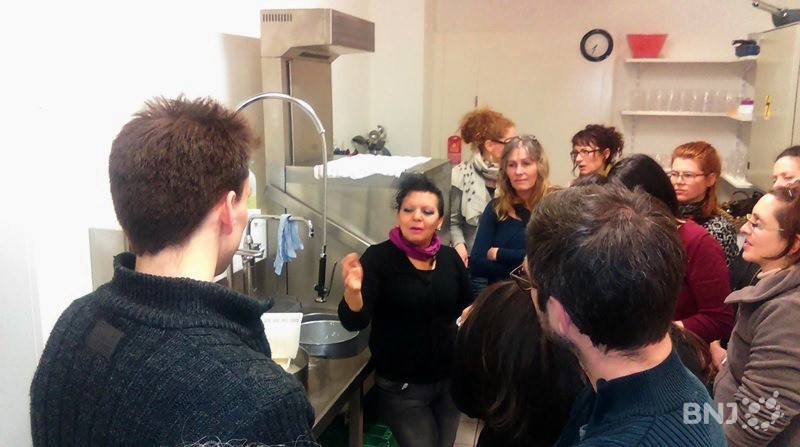 Fromager dans sa cuisine avec Pasqualina Rochat
