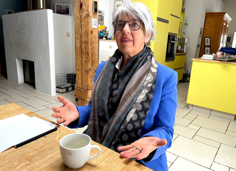 Elisabeth Baume-Schneider à l'heure du café du matin, chez elle aux Breuleux. La nouvelle conseillère fédérale jurassienne a reçu les journalistes jurassiens pour un entretien.