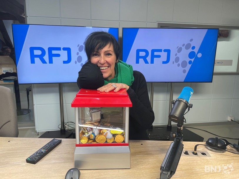 Le cadeau de rêve de Sandra: un distributeur de chocolats!